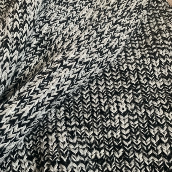 Helene Berman London Chunky Ribbed Knit Pom Pom Scarf Extra Long - Picture 2 of 6